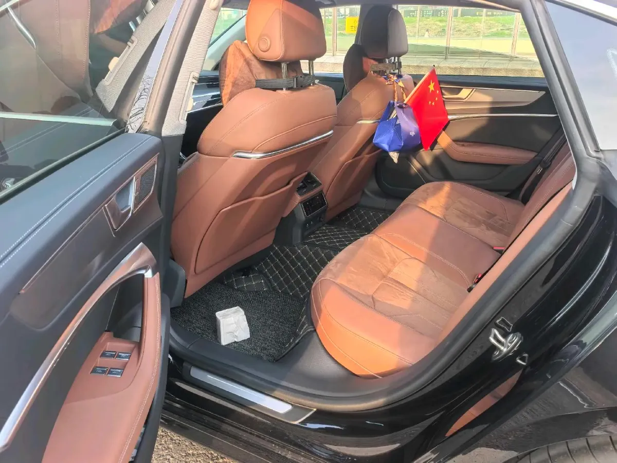 2024 Audi A7L 2.0T 245HP L4 7DCT,autocango,china used car exporter,china ev exporter,chinese used car exporter,chinese used ev exporter