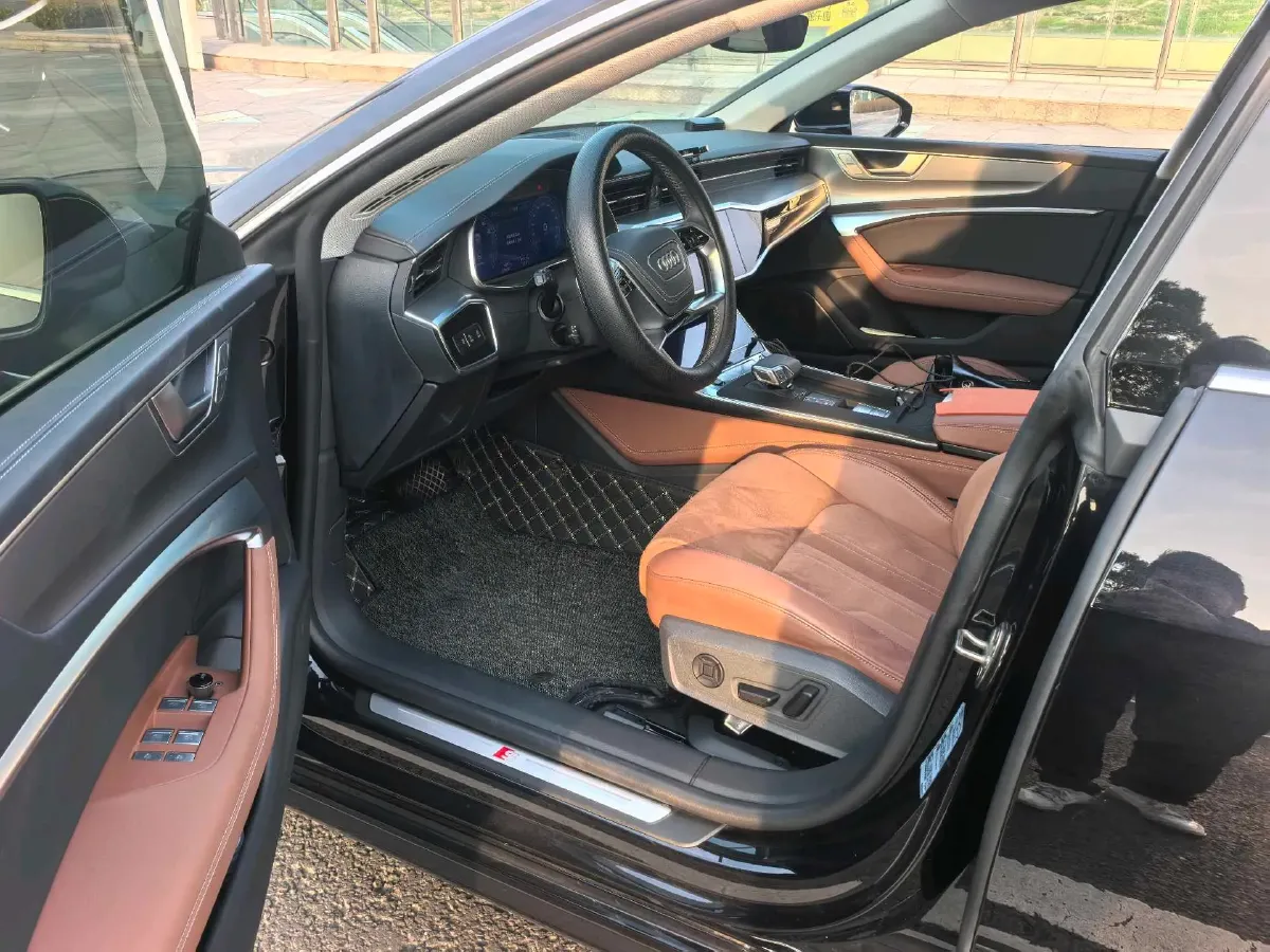 2024 Audi A7L 2.0T 245HP L4 7DCT,autocango,china used car exporter,china ev exporter,chinese used car exporter,chinese used ev exporter