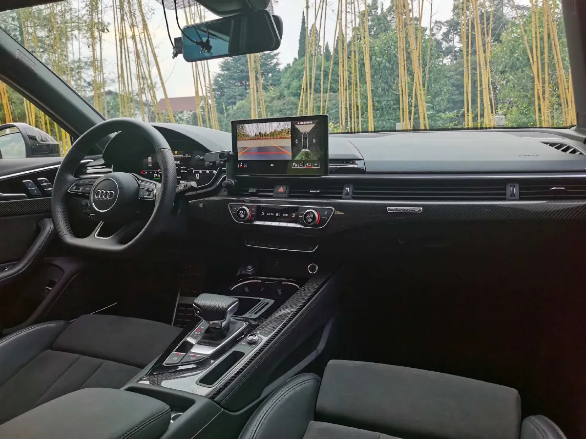 2024 Audi A4L 2.0T 245HP L4 7DCT,autocango,china used car exporter,china ev exporter,chinese used car exporter,chinese used ev exporter