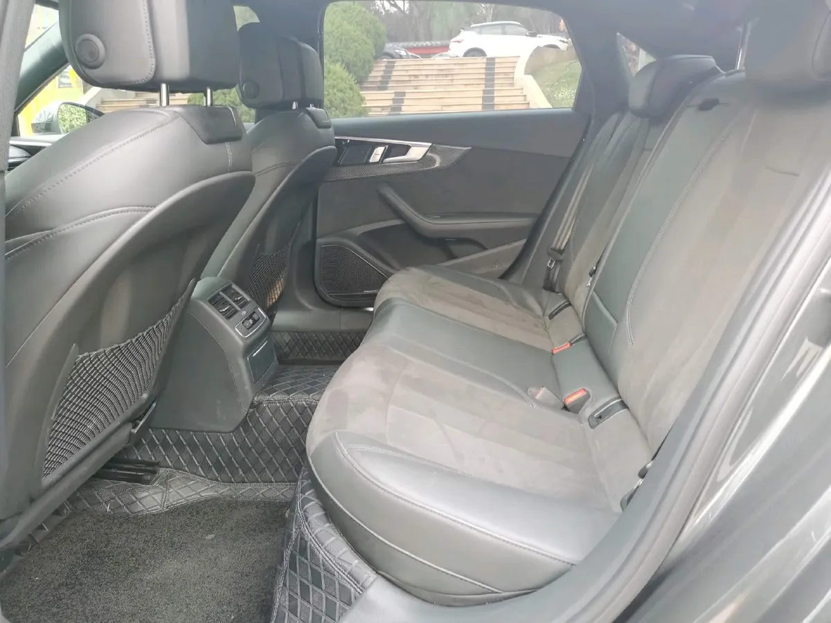 2024 Audi A4L 2.0T 245HP L4 7DCT,autocango,china used car exporter,china ev exporter,chinese used car exporter,chinese used ev exporter