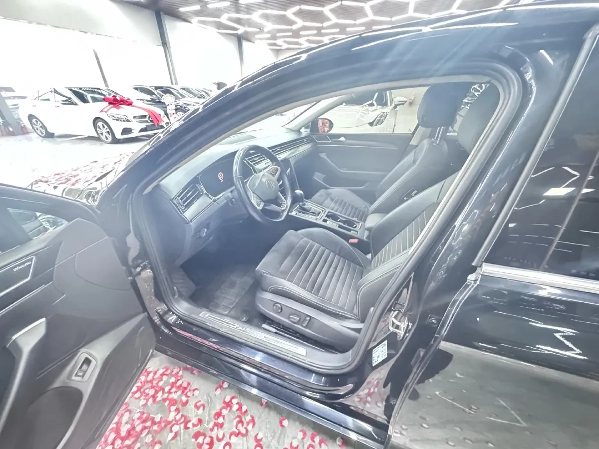 2020 Volkswagen Magotan 2.0T 186HP L4 7DCT,autocango,china used car exporter,china ev exporter,chinese used car exporter,chinese used ev exporter