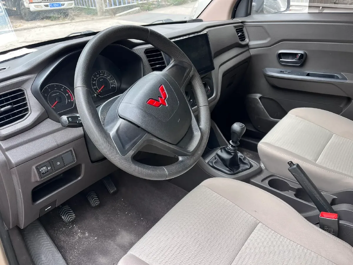 2021 WuLing HongGuang V 1.5L 99HP L4 6MT,autocango,china used car exporter,china ev exporter,chinese used car exporter,chinese used ev exporter