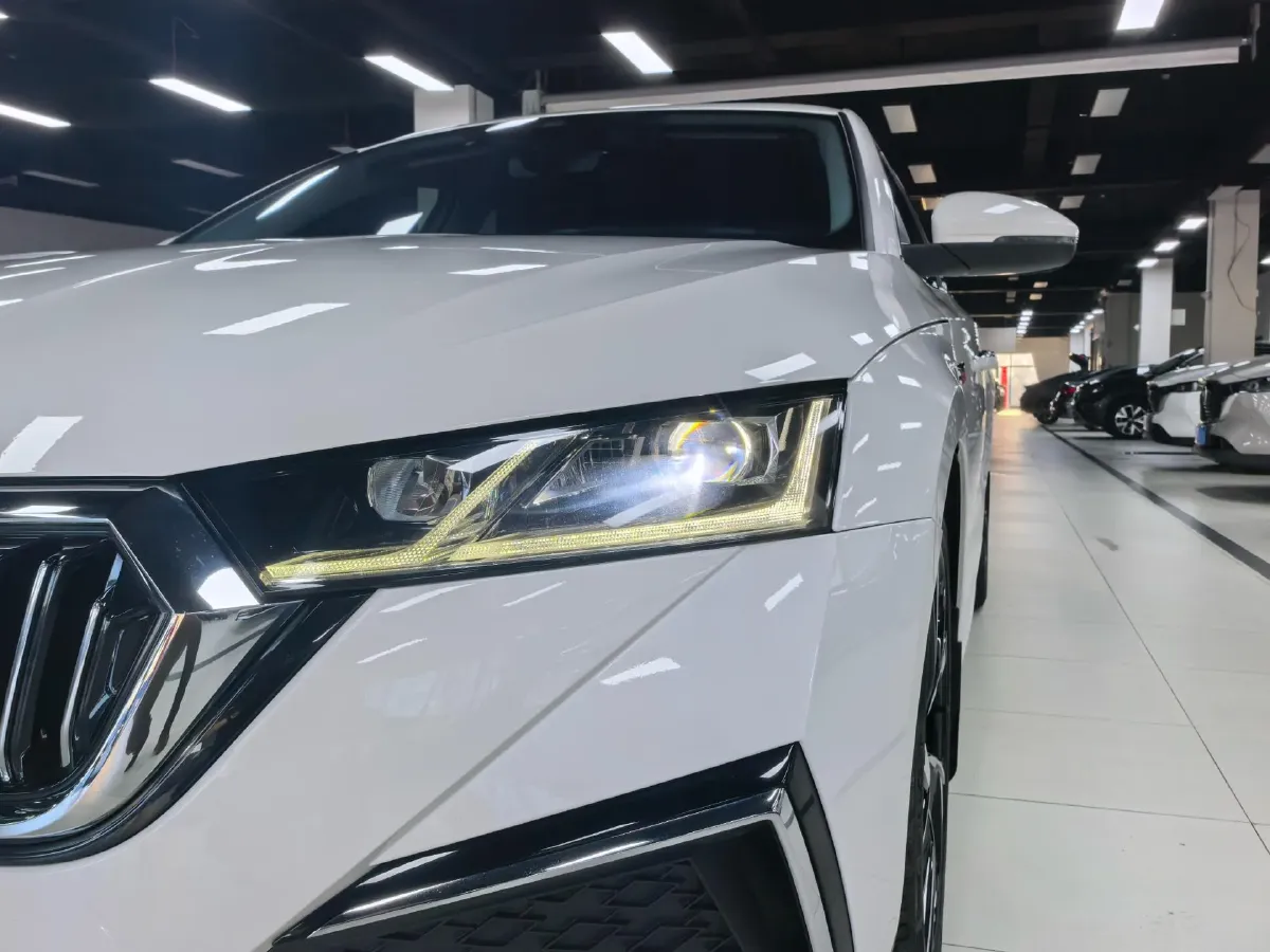 2022 Skoda Octavia 1.4T 150HP L4 7DCT,autocango,china used car exporter,china ev exporter,chinese used car exporter,chinese used ev exporter