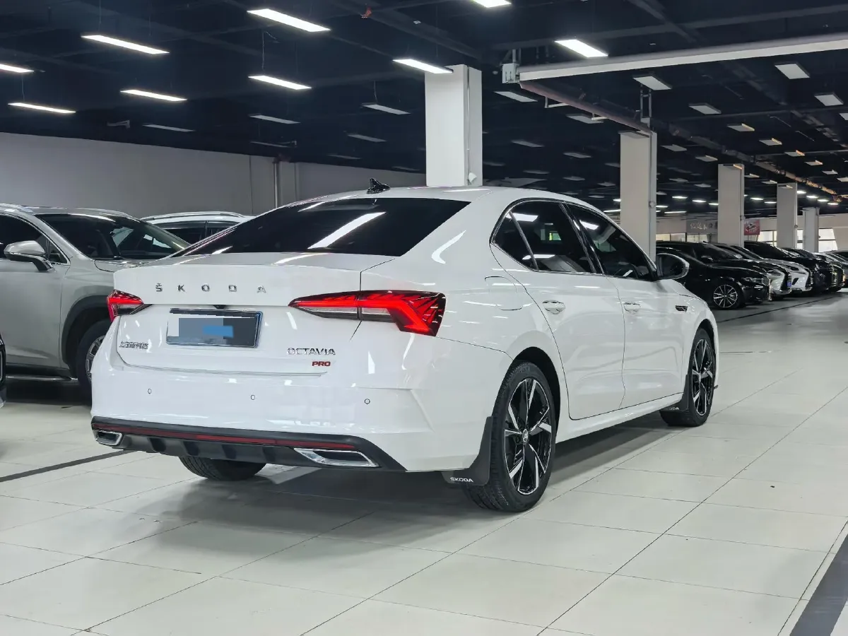 2022 Skoda Octavia 1.4T 150HP L4 7DCT,autocango,china used car exporter,china ev exporter,chinese used car exporter,chinese used ev exporter