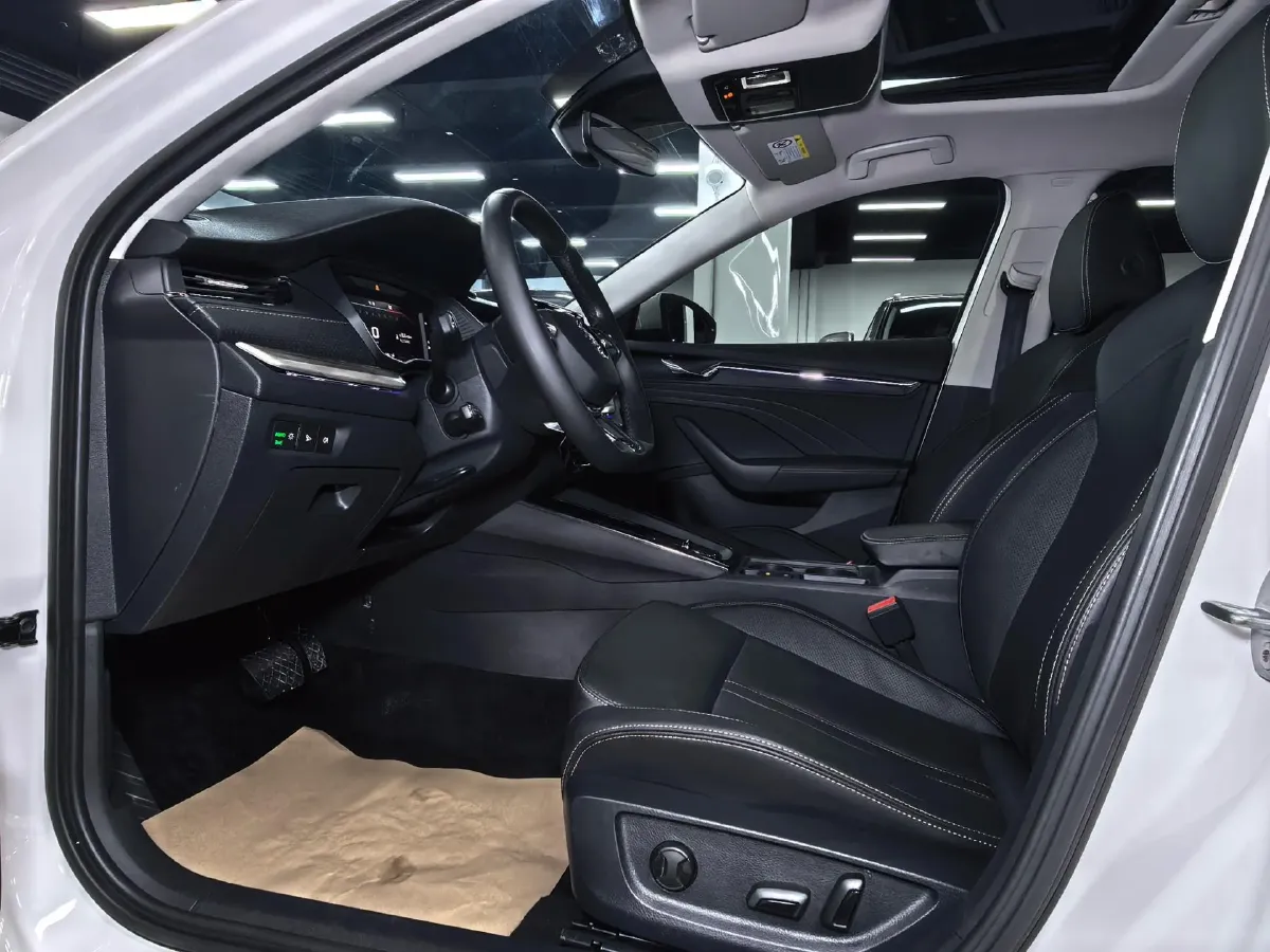 2022 Skoda Octavia 1.4T 150HP L4 7DCT,autocango,china used car exporter,china ev exporter,chinese used car exporter,chinese used ev exporter