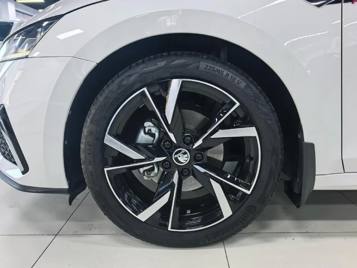 2022 Skoda Octavia 1.4T 150HP L4 7DCT,autocango,china used car exporter,china ev exporter,chinese used car exporter,chinese used ev exporter