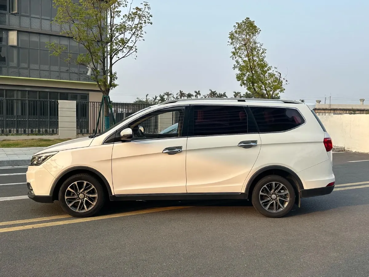 2017 BaoJun 730 1.5T 150HP L4 6MT,autocango,china used car exporter,china ev exporter,chinese used car exporter,chinese used ev exporter