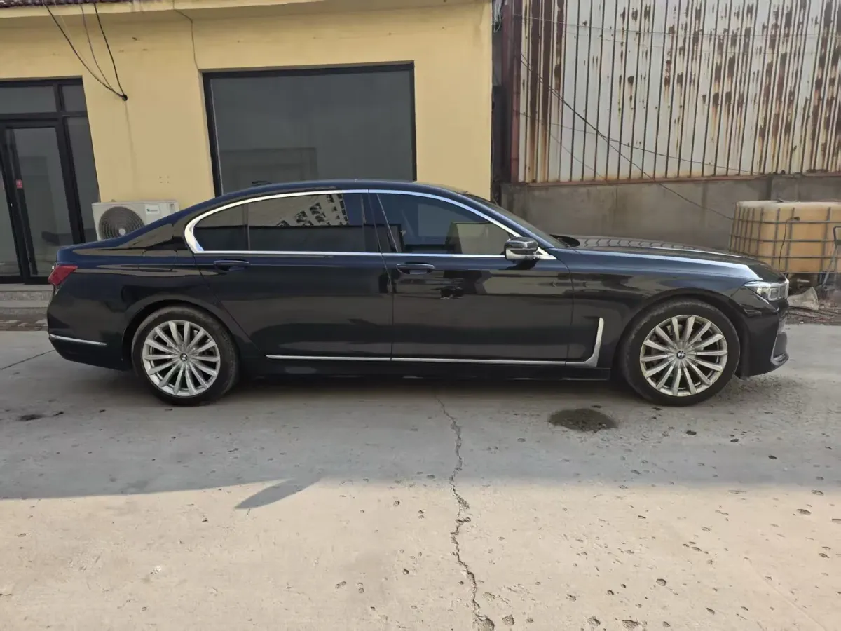 2021 BMW 7 Series 2.0T 265HP L4 8AT,autocango,china used car exporter,china ev exporter,chinese used car exporter,chinese used ev exporter