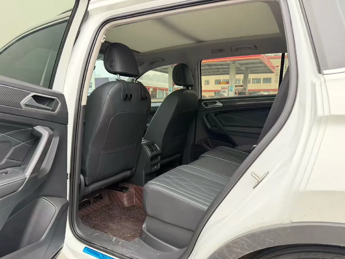 2024 Volkswagen Tiguan L 2.0T 186HP L4 7DCT,autocango,china used car exporter,china ev exporter,chinese used car exporter,chinese used ev exporter