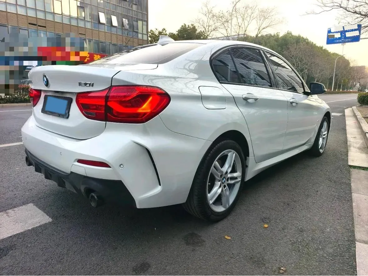 2022 BMW 1 Series 1.5T 140HP L3 7DCT,autocango,china used car exporter,china ev exporter,chinese used car exporter,chinese used ev exporter