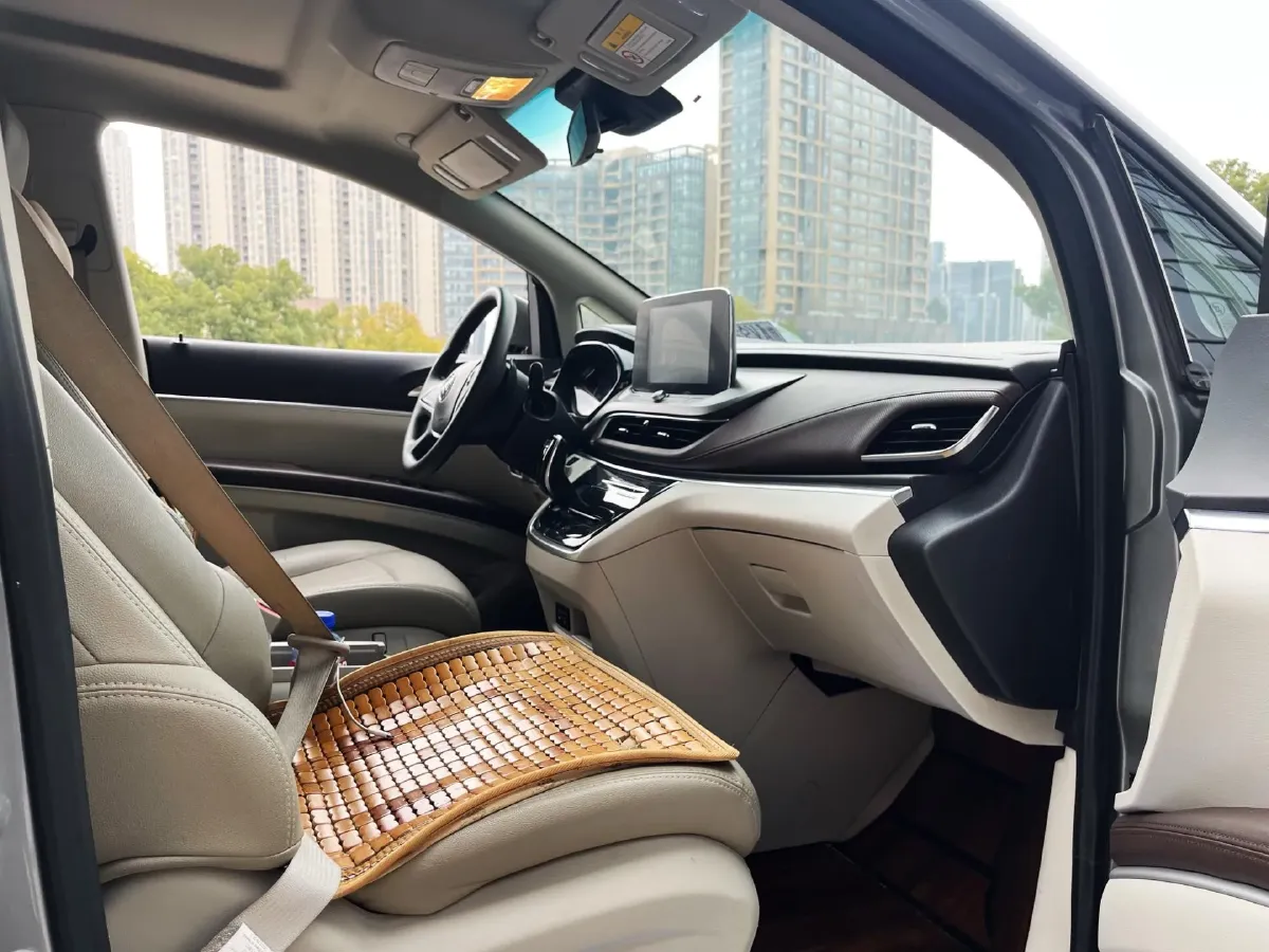 2022 Buick GL8 2.0T 237HP L4 9AT,autocango,china used car exporter,china ev exporter,chinese used car exporter,chinese used ev exporter