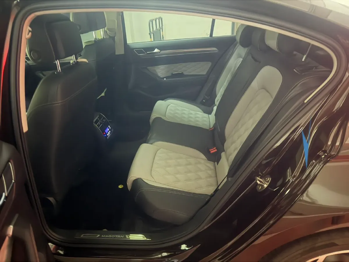 2023 Volkswagen Magotan 2.0T 186HP L4 7DCT,autocango,china used car exporter,china ev exporter,chinese used car exporter,chinese used ev exporter