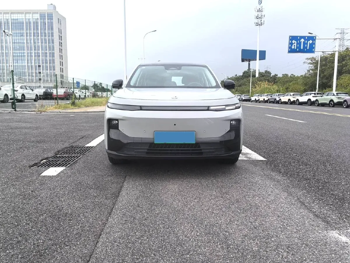 2025 Leapmotor B10 BEV 56.2KWH,autocango,china used car exporter,china ev exporter,chinese used car exporter,chinese used ev exporter