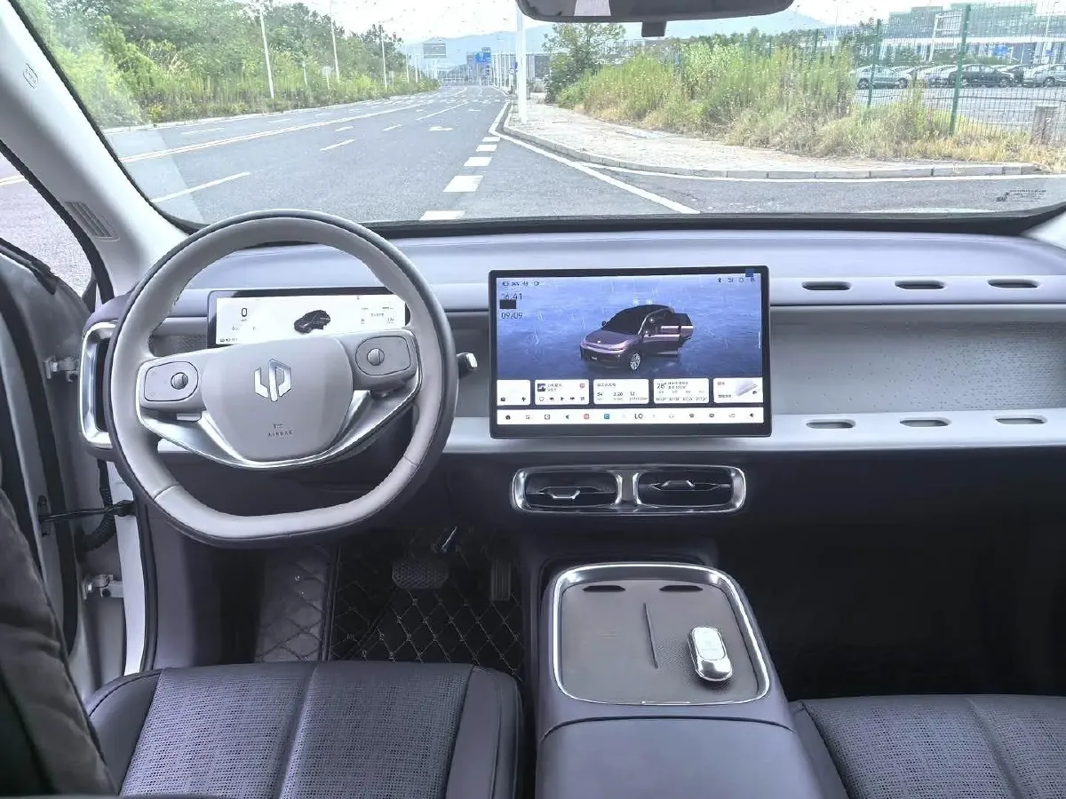 2025 Leapmotor B10 BEV 56.2KWH,autocango,china used car exporter,china ev exporter,chinese used car exporter,chinese used ev exporter