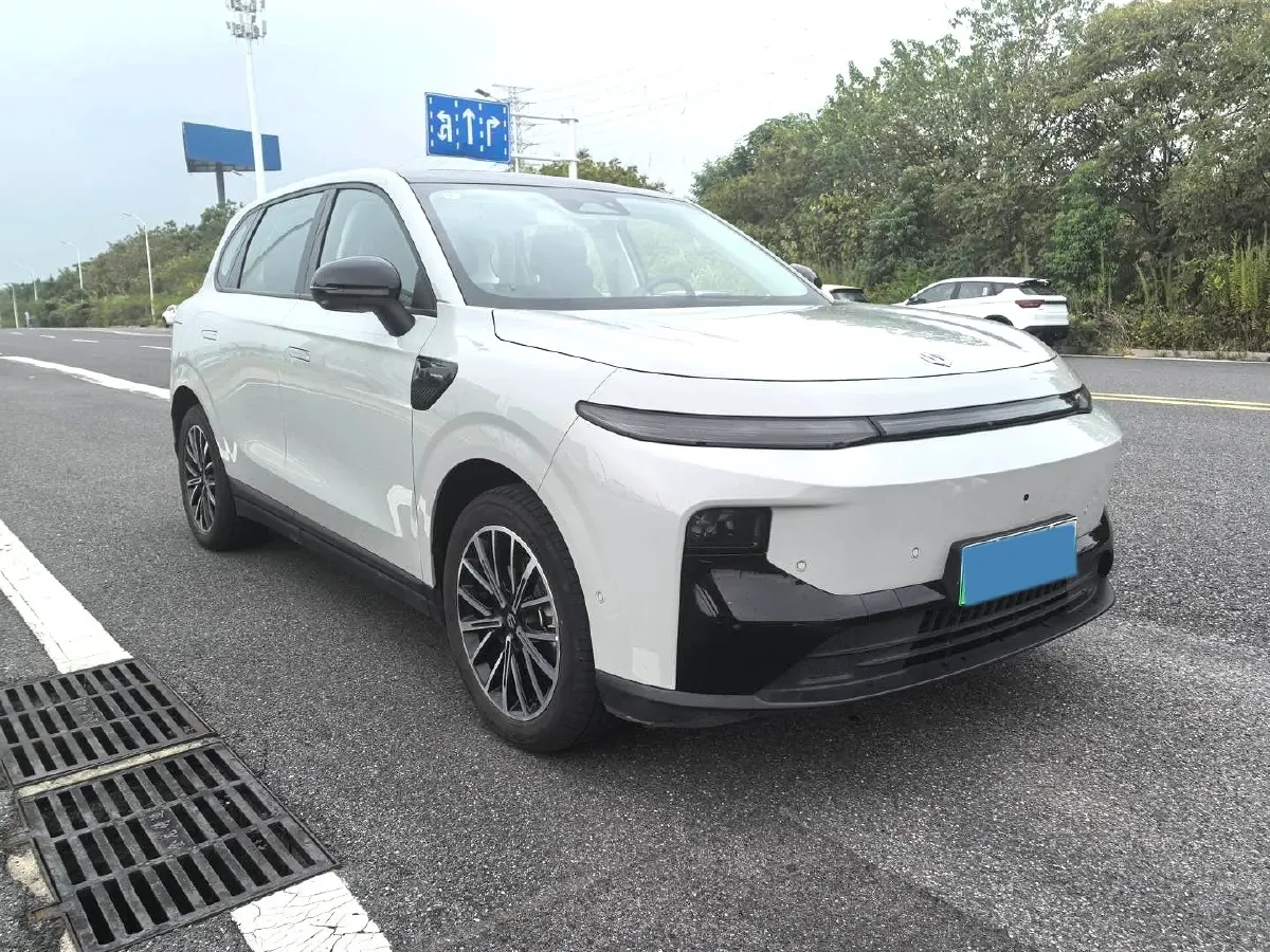 2025 Leapmotor B10 BEV 56.2KWH,autocango,china used car exporter,china ev exporter,chinese used car exporter,chinese used ev exporter