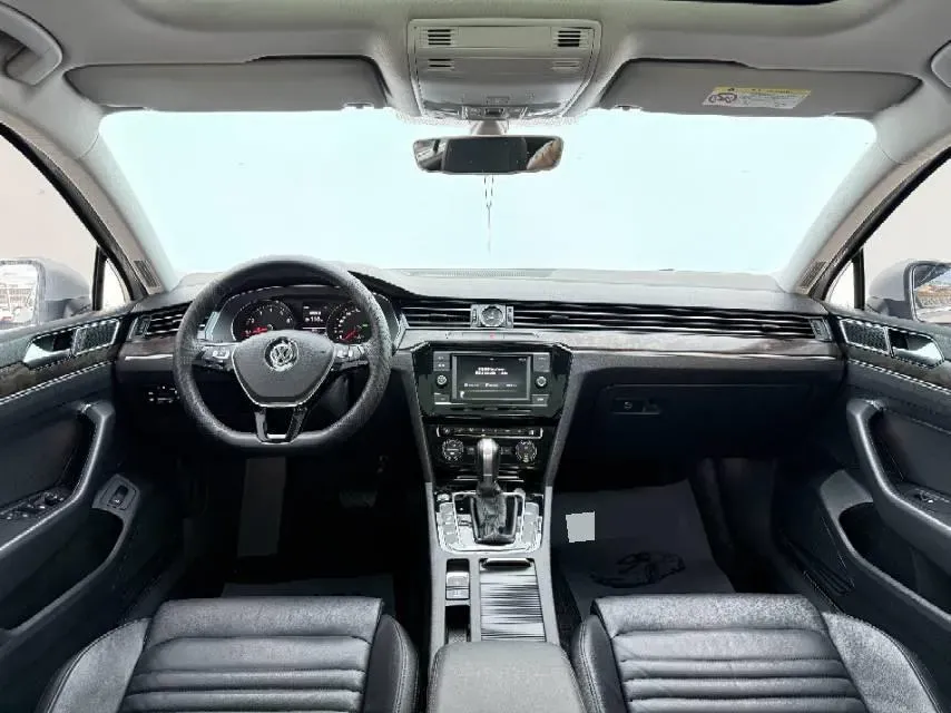 2018 Volkswagen Magotan 1.8T 180HP L4 7DCT,autocango,china used car exporter,china ev exporter,chinese used car exporter,chinese used ev exporter