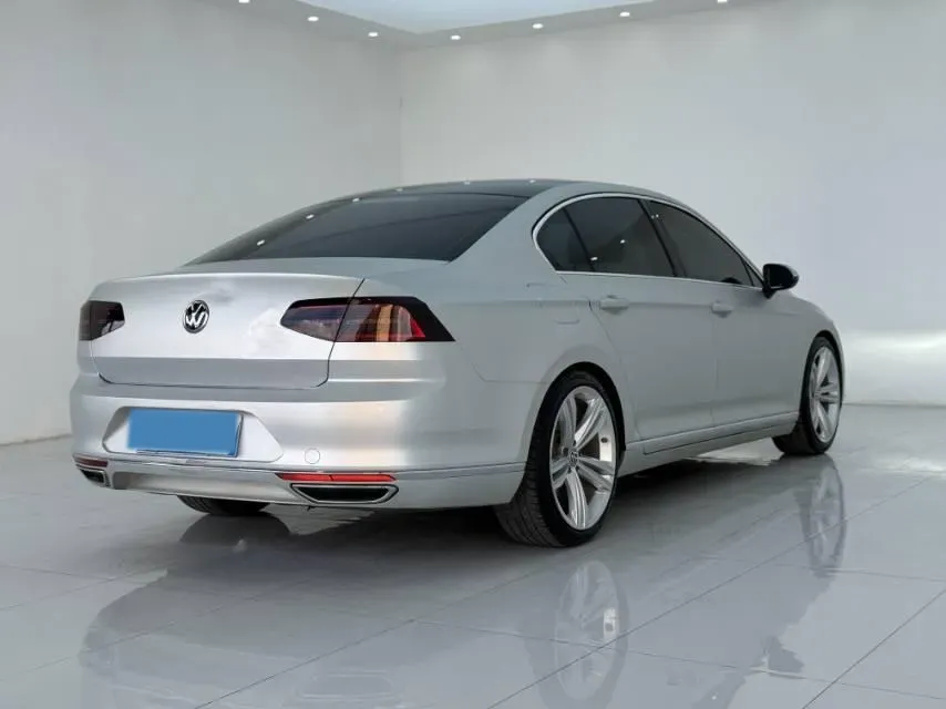 2018 Volkswagen Magotan 1.8T 180HP L4 7DCT,autocango,china used car exporter,china ev exporter,chinese used car exporter,chinese used ev exporter