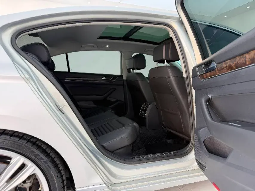 2018 Volkswagen Magotan 1.8T 180HP L4 7DCT,autocango,china used car exporter,china ev exporter,chinese used car exporter,chinese used ev exporter