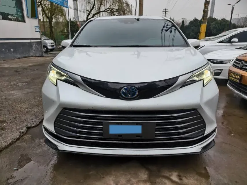 2023 Toyota Sienna 2.5L 189HP L4 E-CVT Hybrid,autocango,china used car exporter,china ev exporter,chinese used car exporter,chinese used ev exporter
