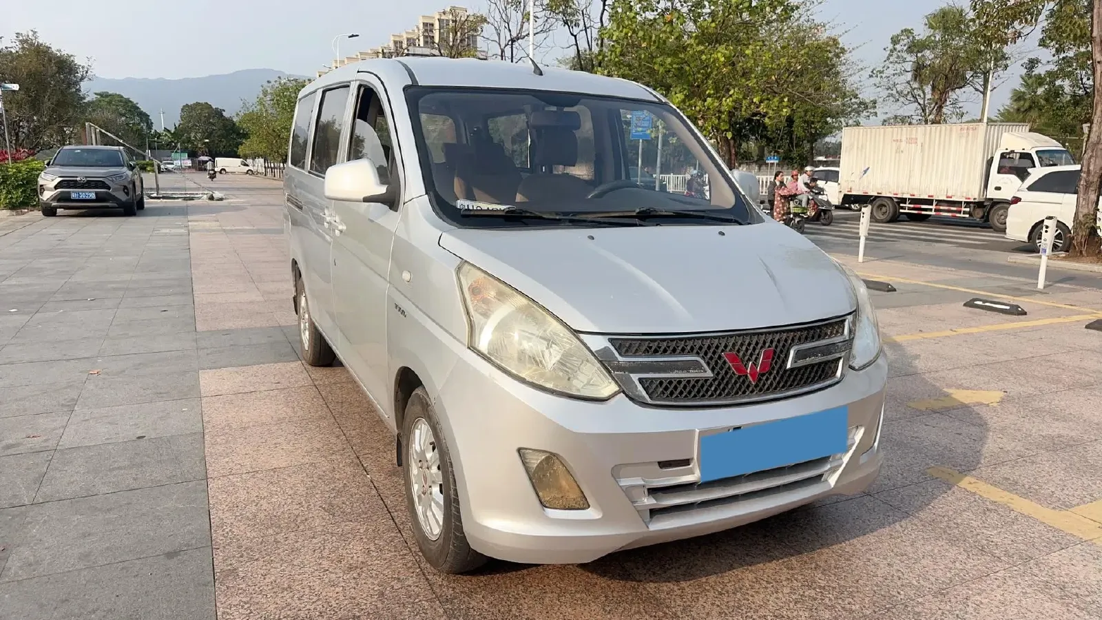 2016 WuLing RongGuang V 1.5L 112HP L4 5MT,autocango,china used car exporter,china ev exporter,chinese used car exporter,chinese used ev exporter