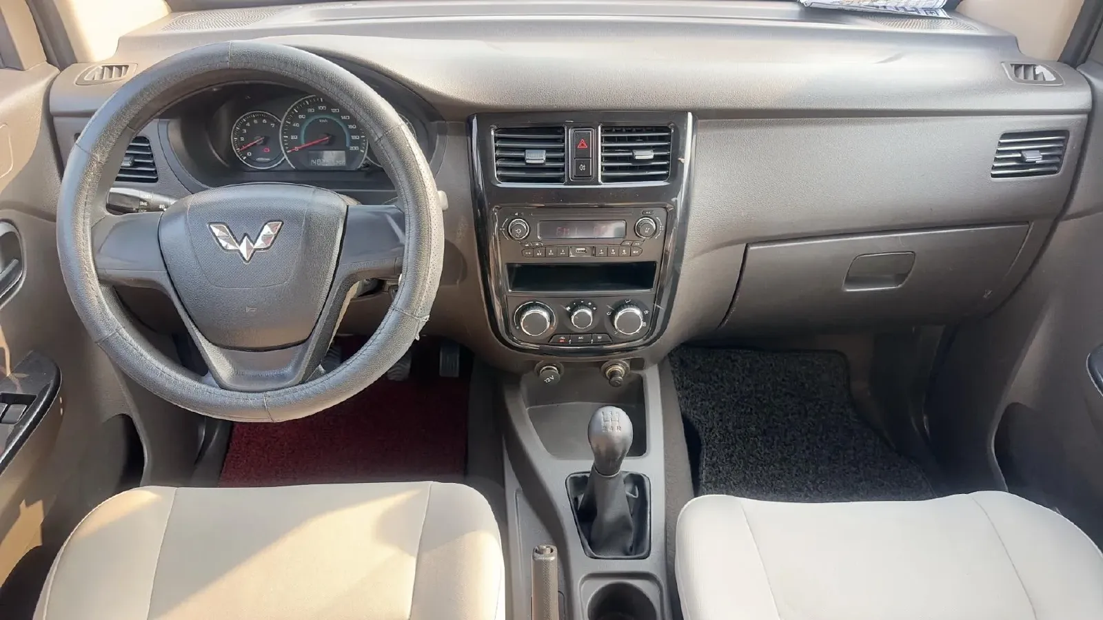 2016 WuLing RongGuang V 1.5L 112HP L4 5MT,autocango,china used car exporter,china ev exporter,chinese used car exporter,chinese used ev exporter