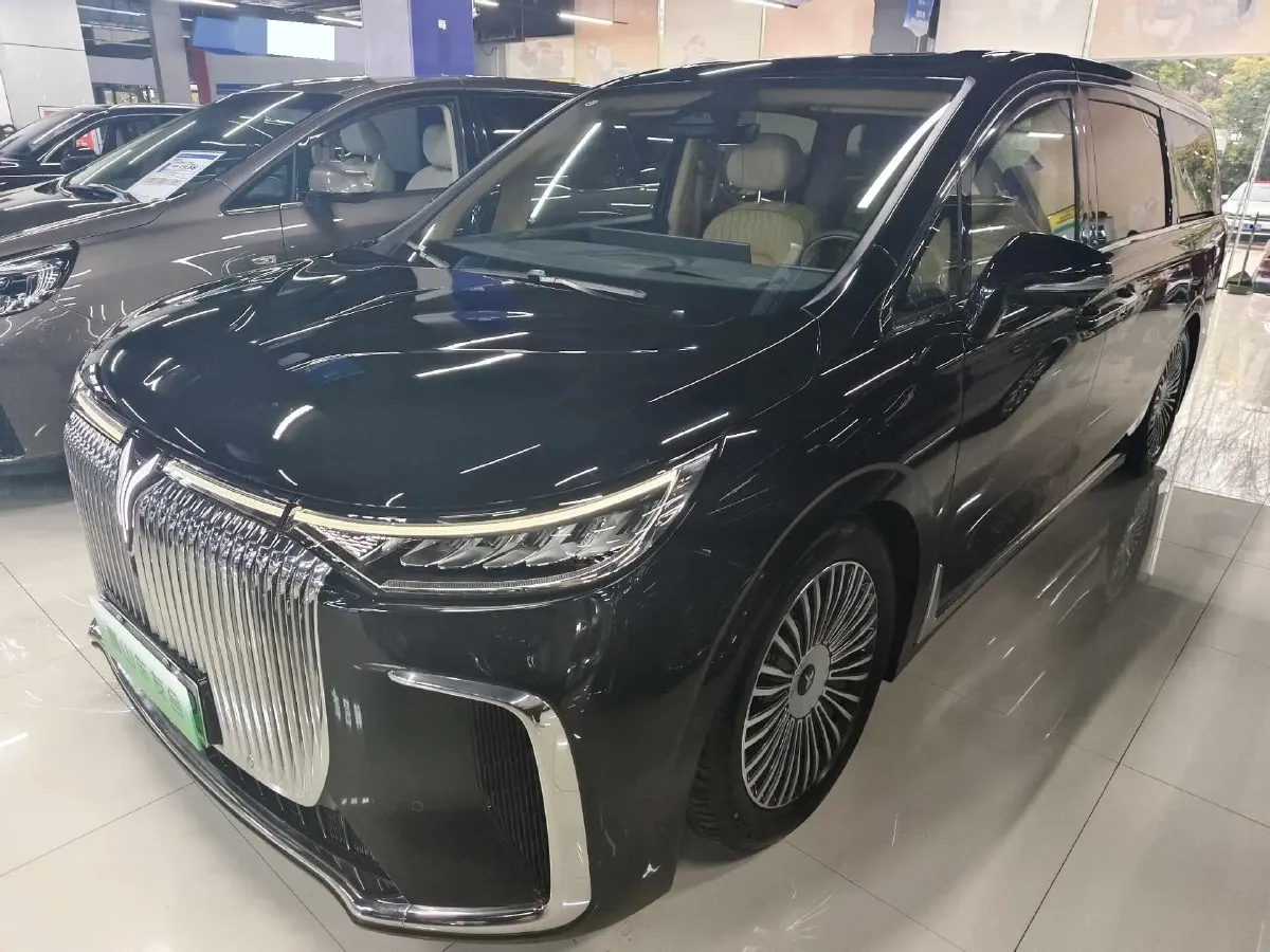 2025 Voyah Dream 1.5T 150HP L4 PHEV 41.7KWH,autocango,china used car exporter,china ev exporter,chinese used car exporter,chinese used ev exporter