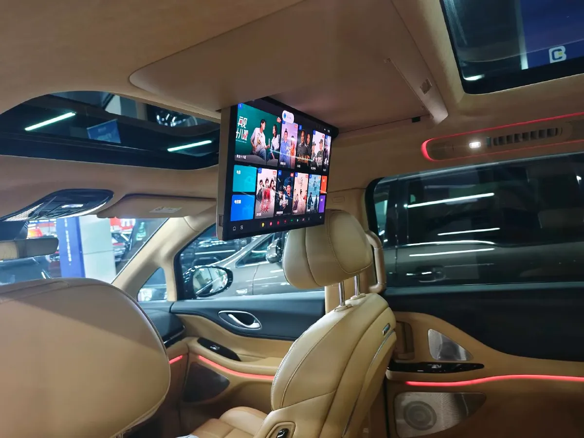 2025 Voyah Dream 1.5T 150HP L4 PHEV 41.7KWH,autocango,china used car exporter,china ev exporter,chinese used car exporter,chinese used ev exporter