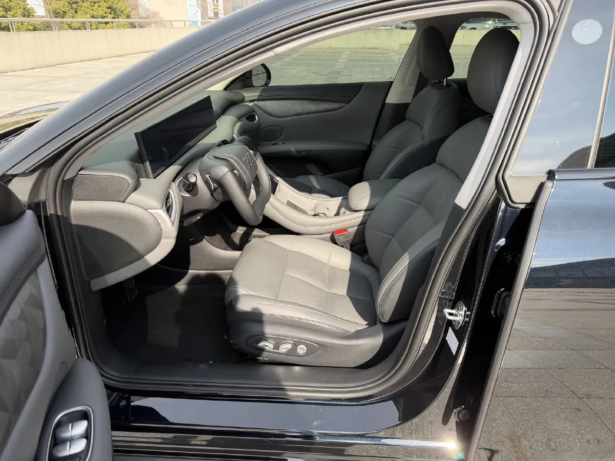 2024 IM L6 BEV 83KWH,autocango,china used car exporter,china ev exporter,chinese used car exporter,chinese used ev exporter