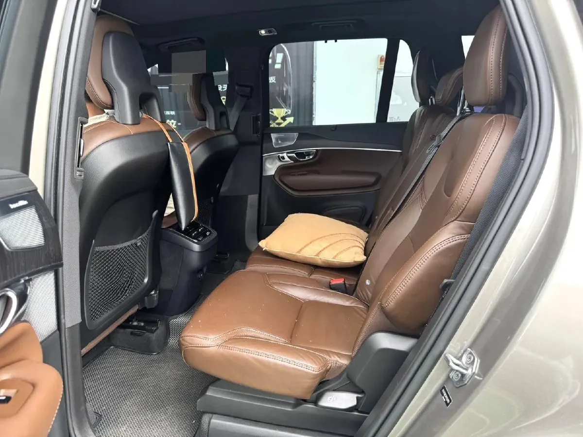 2021 Volvo XC90 2.0T 299HP L4 8AT,autocango,china used car exporter,china ev exporter,chinese used car exporter,chinese used ev exporter