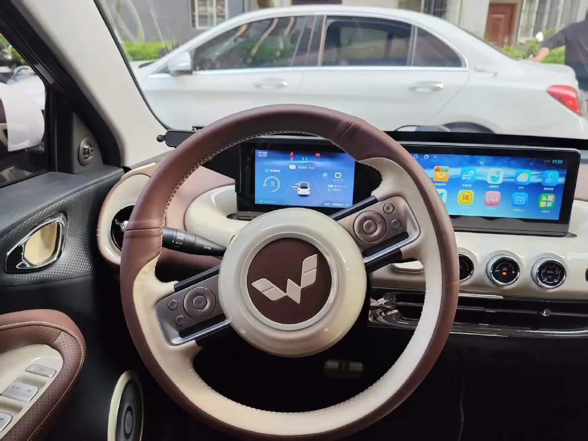 2023 WuLing BinGuo BEV 31.9KWH,autocango,china used car exporter,china ev exporter,chinese used car exporter,chinese used ev exporter