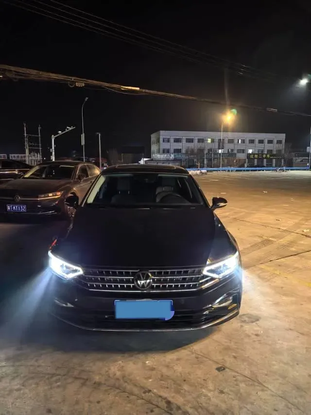 2023 Volkswagen Magotan 2.0T 186HP L4 7DCT,autocango,china used car exporter,china ev exporter,chinese used car exporter,chinese used ev exporter