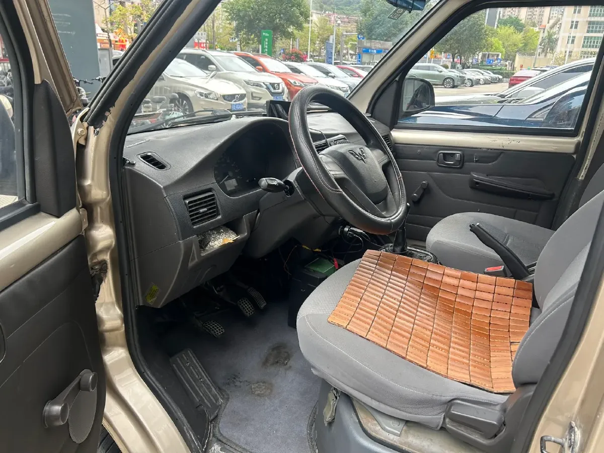2012 WuLing RongGuang 1.5L 107HP L4 5MT,autocango,china used car exporter,china ev exporter,chinese used car exporter,chinese used ev exporter