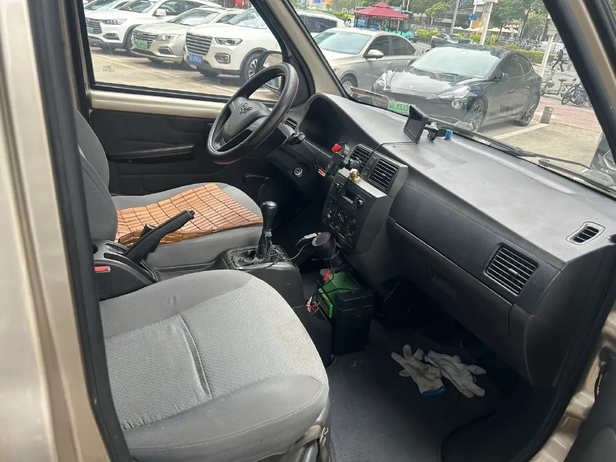 2012 WuLing RongGuang 1.5L 107HP L4 5MT,autocango,china used car exporter,china ev exporter,chinese used car exporter,chinese used ev exporter