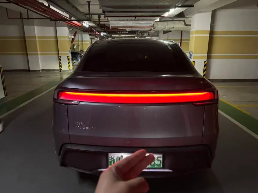 2025 Tesla Model Y BEV 62.5KWH,autocango,china used car exporter,china ev exporter,chinese used car exporter,chinese used ev exporter