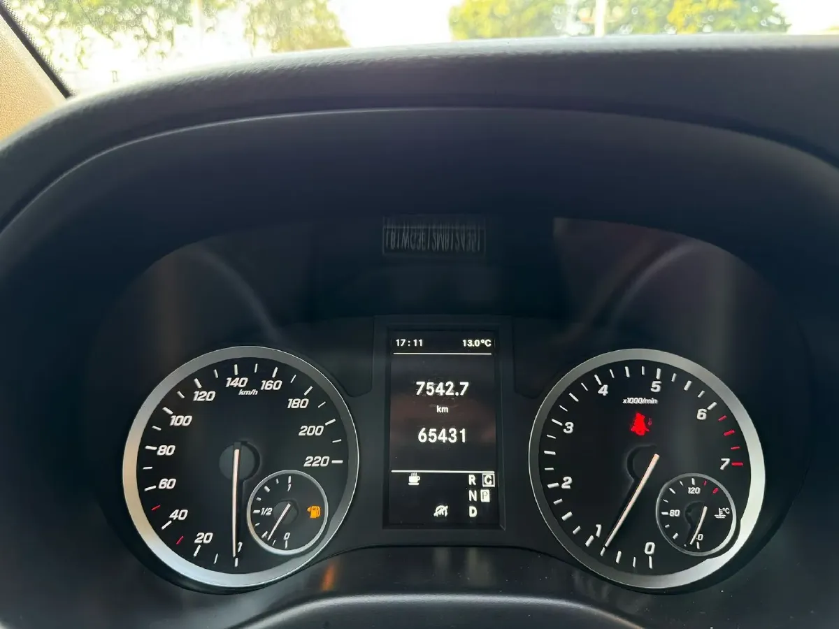 2021 Mercedes-Benz Vito 2.0T 211HP L4 9AT,autocango,china used car exporter,china ev exporter,chinese used car exporter,chinese used ev exporter