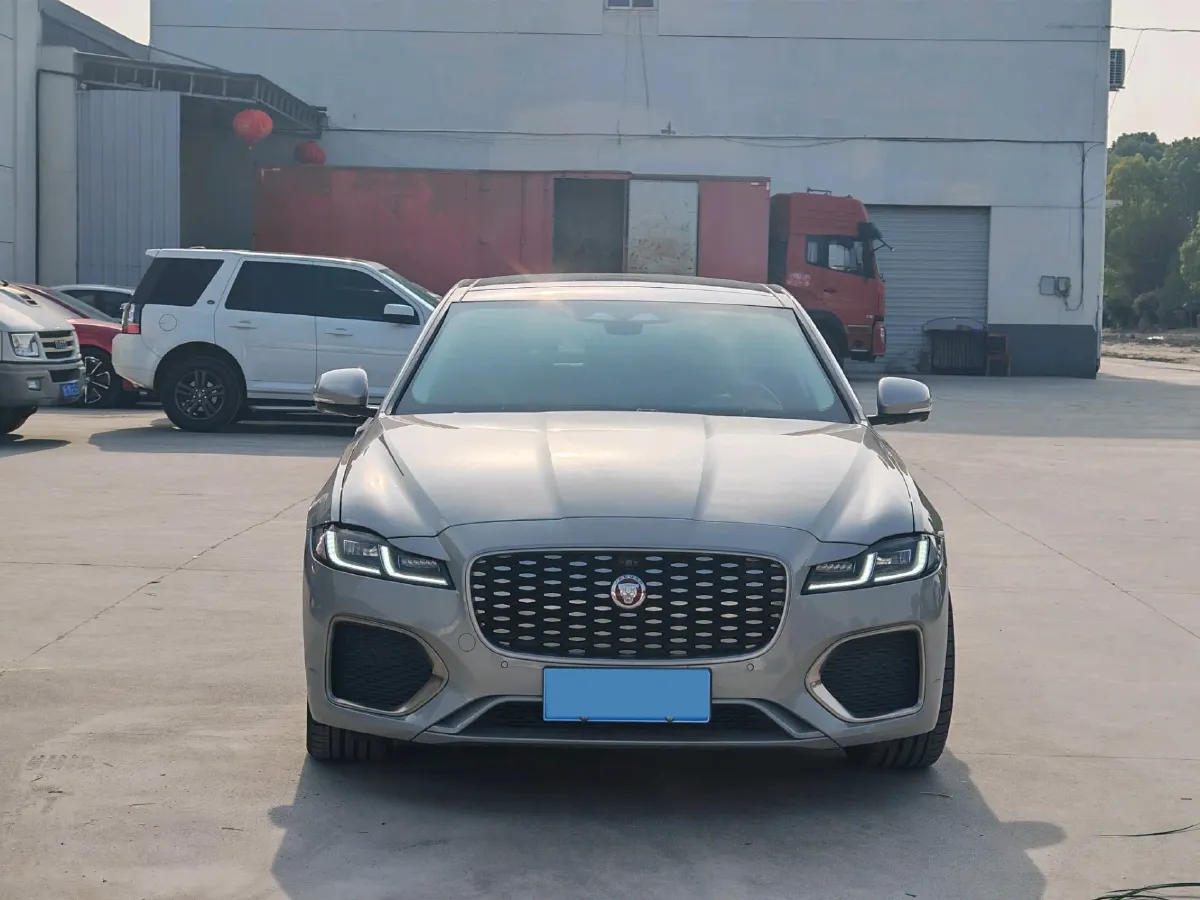 2023 Jaguar XFL 2.0T 250HP L4 8AT,autocango,china used car exporter,china ev exporter,chinese used car exporter,chinese used ev exporter