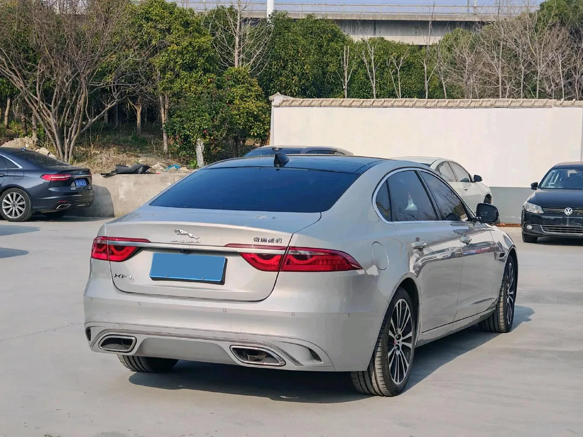 2023 Jaguar XFL 2.0T 250HP L4 8AT,autocango,china used car exporter,china ev exporter,chinese used car exporter,chinese used ev exporter