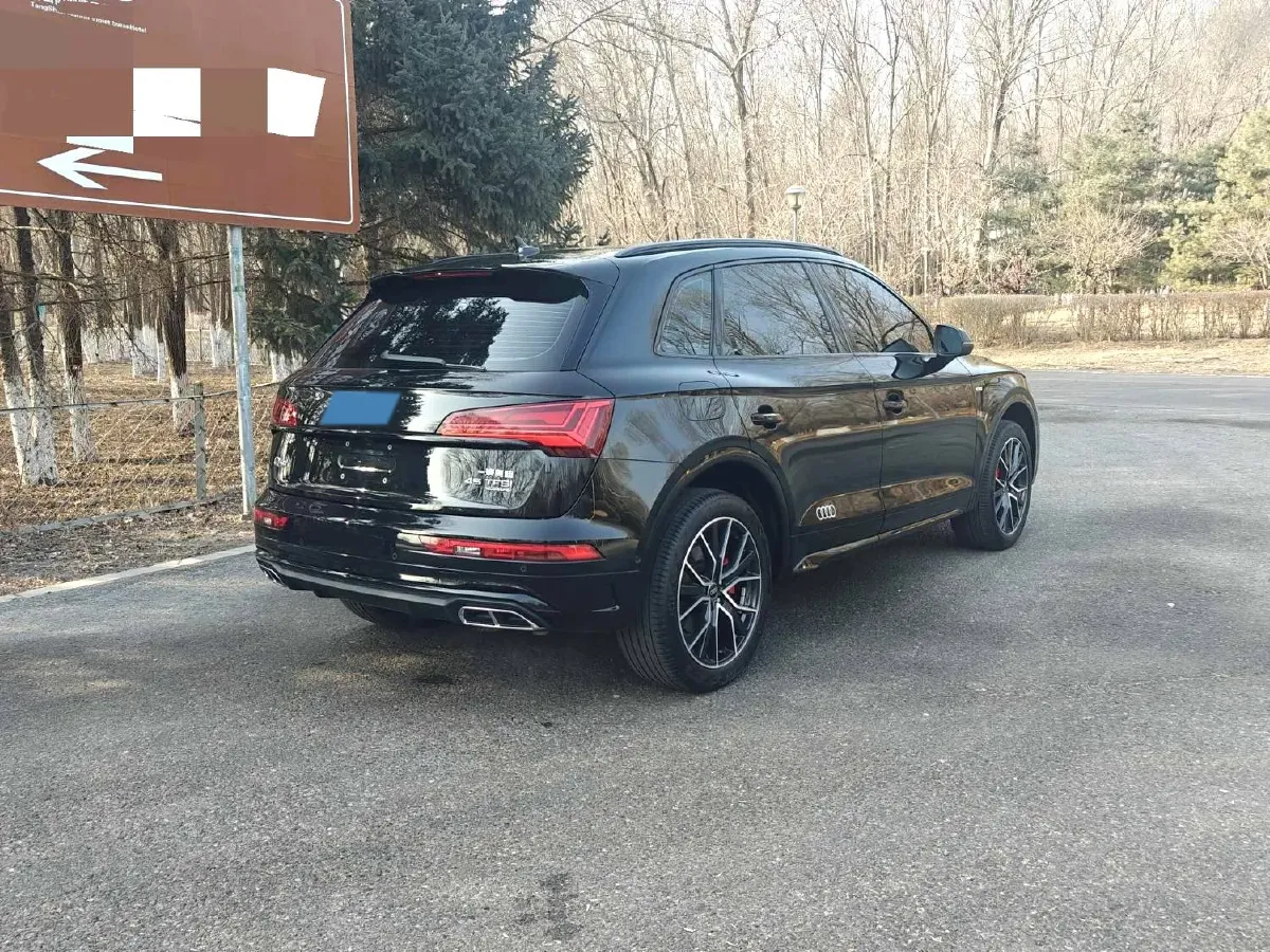 2025 Audi Q5L 2.0T 190HP L4 7DCT,autocango,china used car exporter,china ev exporter,chinese used car exporter,chinese used ev exporter