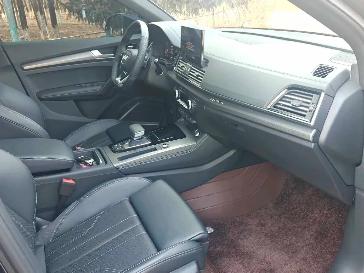 2025 Audi Q5L 2.0T 190HP L4 7DCT,autocango,china used car exporter,china ev exporter,chinese used car exporter,chinese used ev exporter