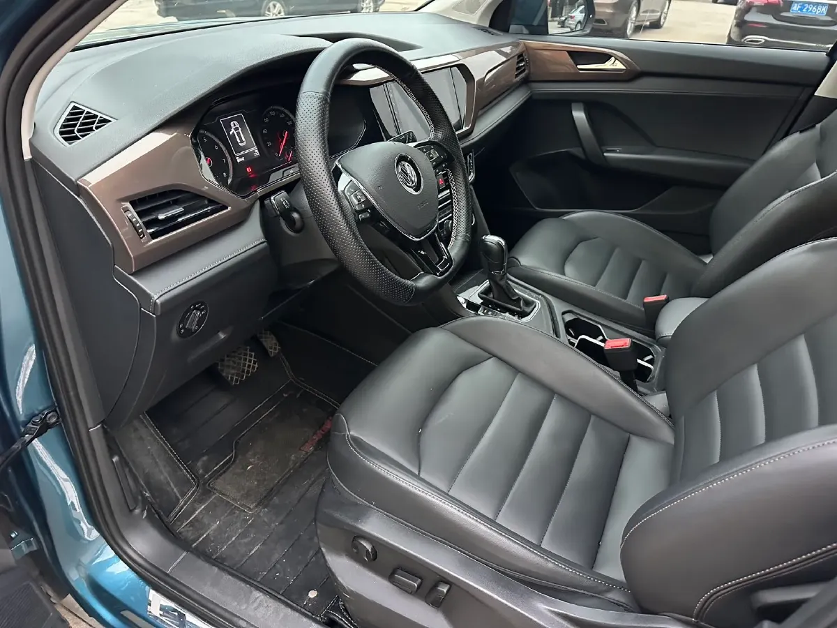 2019 MINI MINI 1.5T 102HP L3 7DCT,autocango,china used car exporter,china ev exporter,chinese used car exporter,chinese used ev exporter