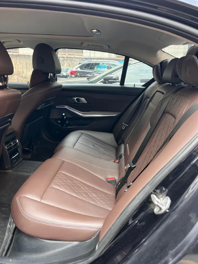 2022 BMW 3 Series 2.0T 156HP L4 8AT,autocango,china used car exporter,china ev exporter,chinese used car exporter,chinese used ev exporter