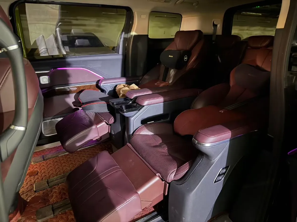 2023 HongQi HQ9 2.0T 252HP L4 8AT,autocango,china used car exporter,china ev exporter,chinese used car exporter,chinese used ev exporter