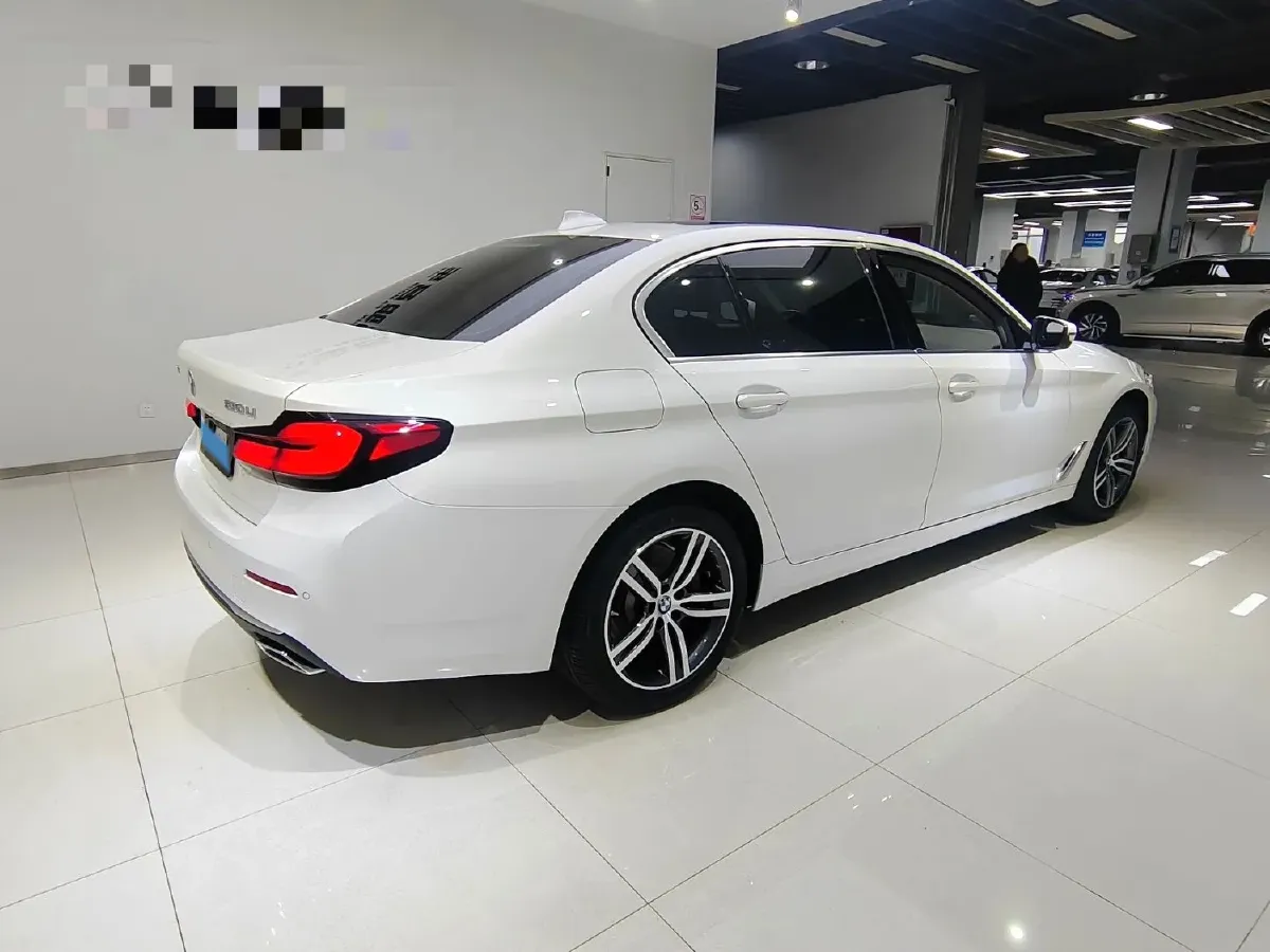 2022 BMW 5 Series 2.0T 252HP L4 8AT,autocango,china used car exporter,china ev exporter,chinese used car exporter,chinese used ev exporter