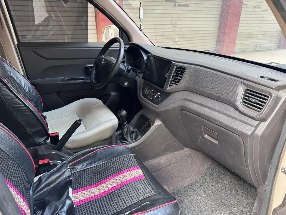 2019 WuLing HongGuang V 1.5L 99HP L4 6MT,autocango,china used car exporter,china ev exporter,chinese used car exporter,chinese used ev exporter