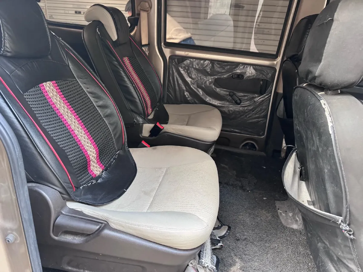 2019 WuLing HongGuang V 1.5L 99HP L4 6MT,autocango,china used car exporter,china ev exporter,chinese used car exporter,chinese used ev exporter