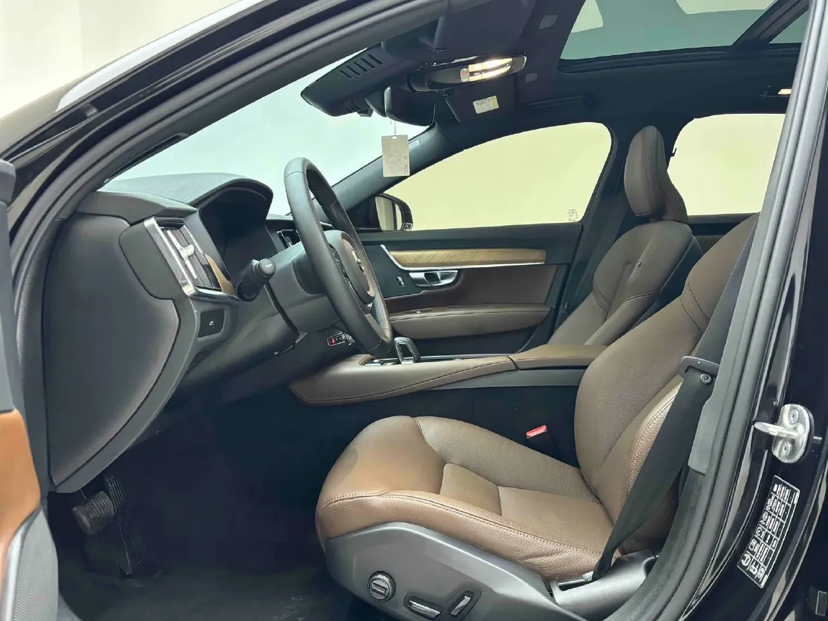 2025 Volvo S90 2.0T 250HP L4 8AT,autocango,china used car exporter,china ev exporter,chinese used car exporter,chinese used ev exporter