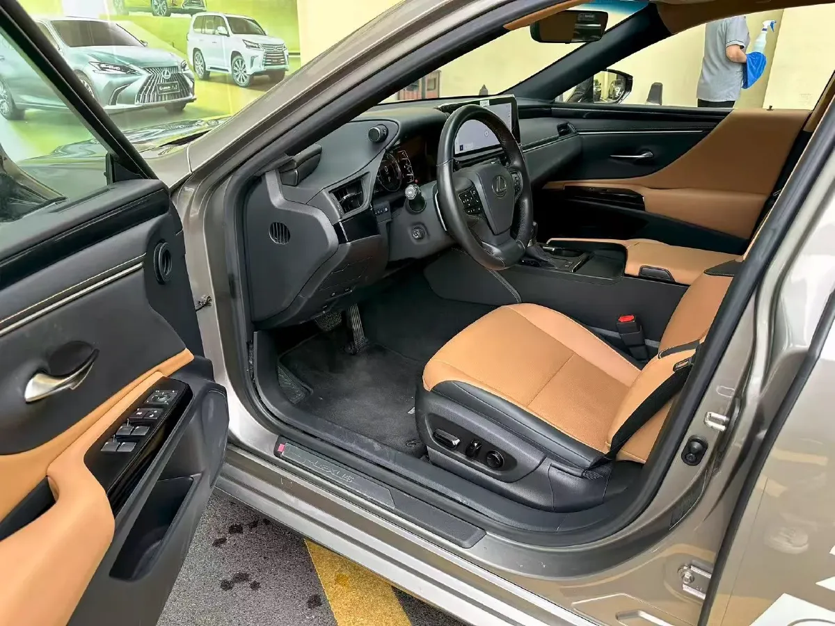 2022 Lexus ES 2.0L 173HP L4 CVT,autocango,china used car exporter,china ev exporter,chinese used car exporter,chinese used ev exporter