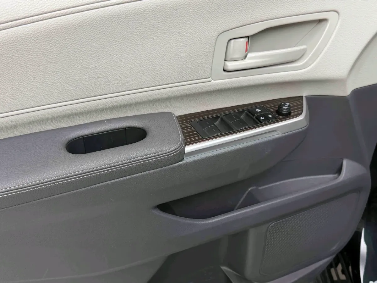 2024 Toyota Granvia 2.5L 189HP L4 E-CVT Hybrid,autocango,china used car exporter,china ev exporter,chinese used car exporter,chinese used ev exporter