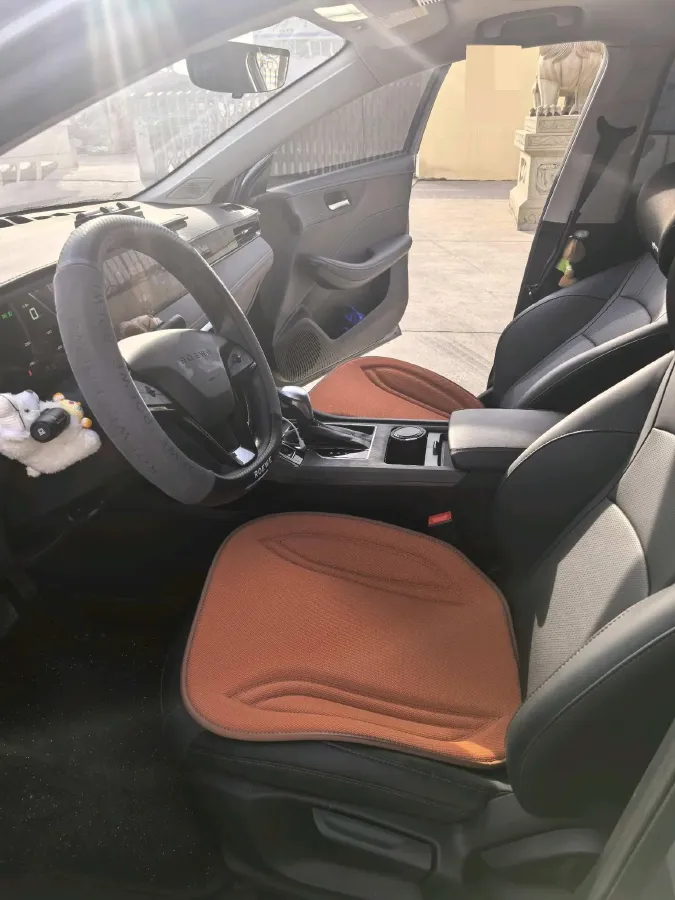 2026 Roewe i5 1.5L 129HP L4 CVT,autocango,china used car exporter,china ev exporter,chinese used car exporter,chinese used ev exporter