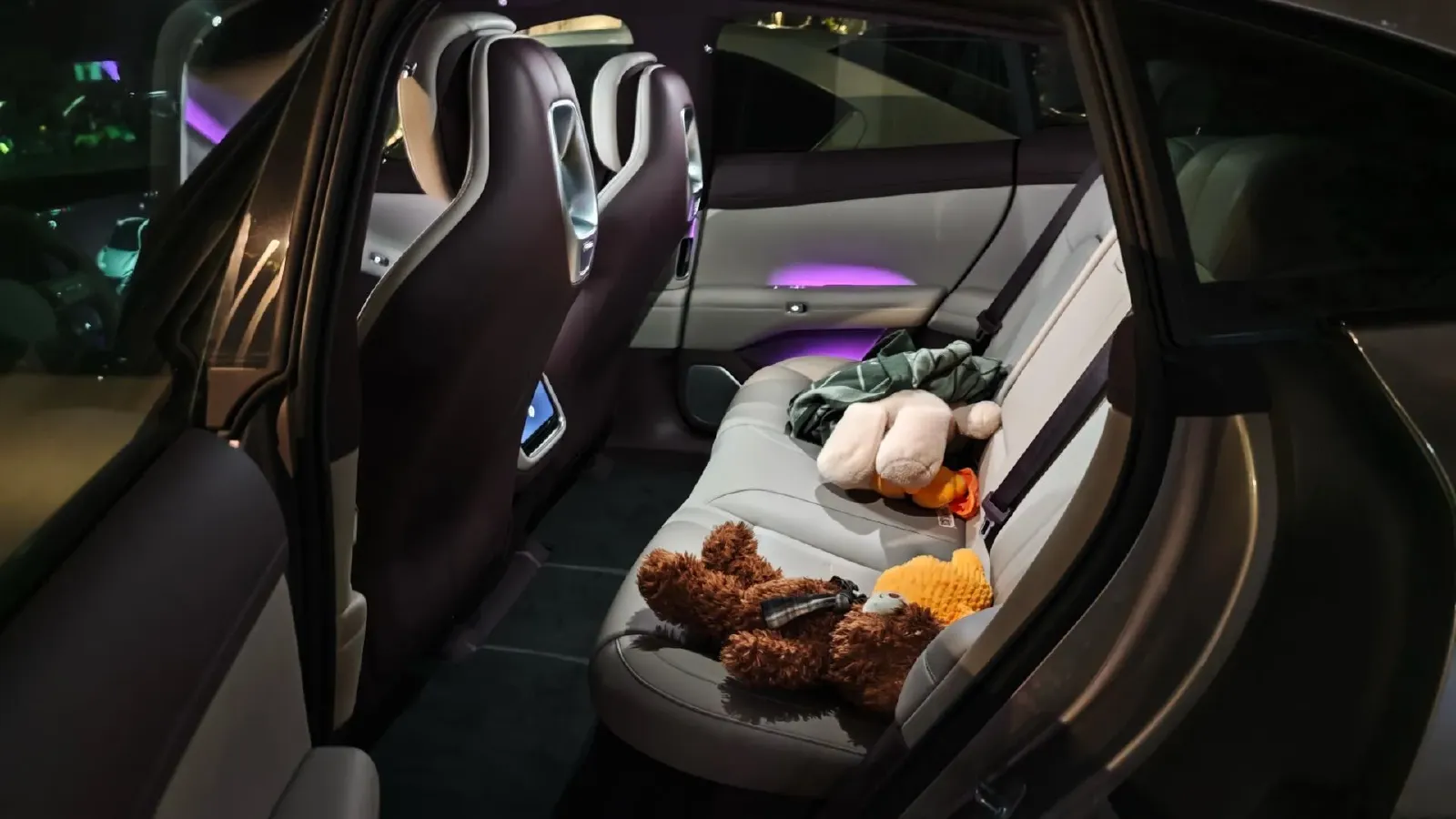 2025 MI YU7 BEV 96.3KWH,autocango,china used car exporter,china ev exporter,chinese used car exporter,chinese used ev exporter